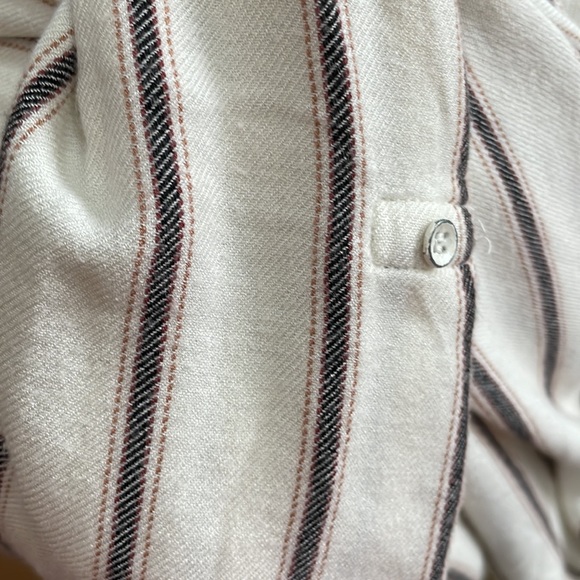 Button front blouse - Picture 6 of 6